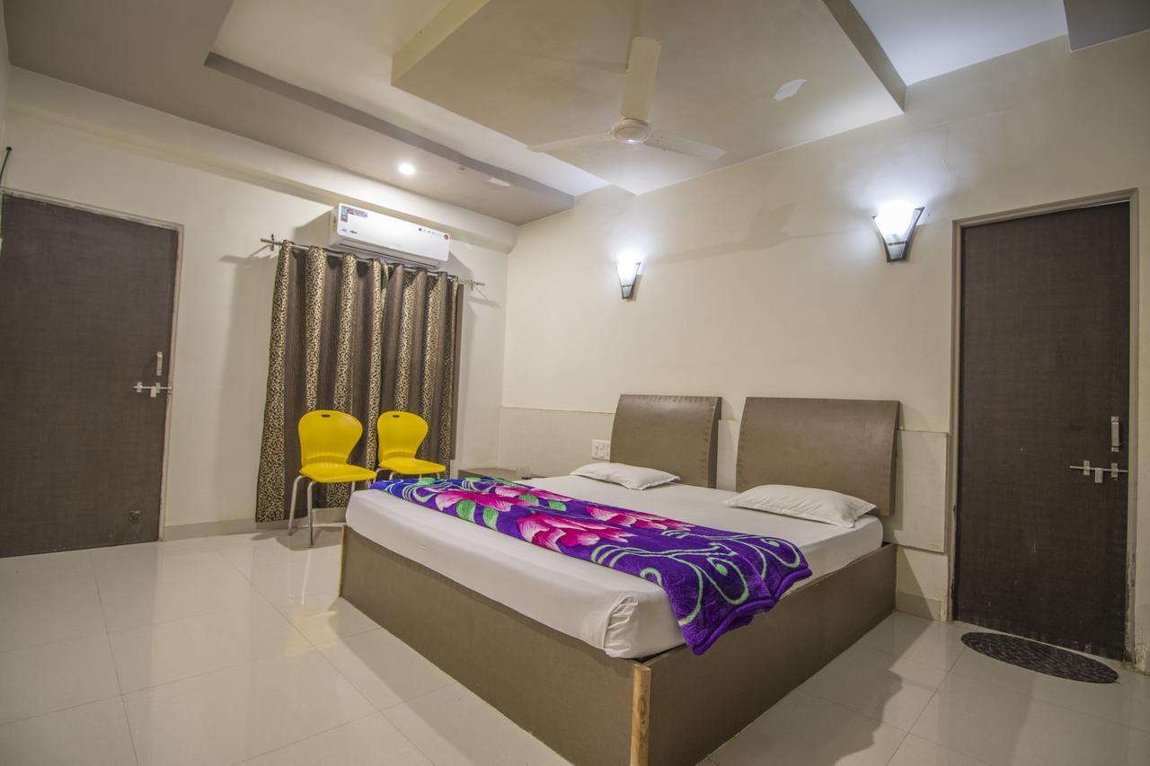 Hotel Yogiraj Palace Shegaon Dış mekan fotoğraf