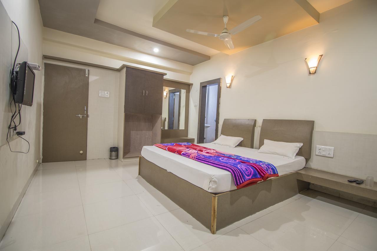 Hotel Yogiraj Palace Shegaon Dış mekan fotoğraf