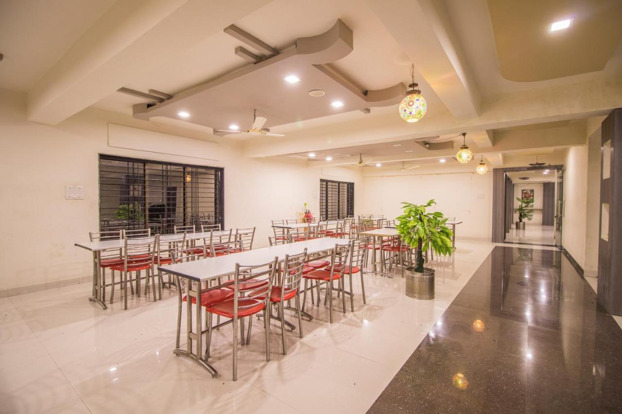Hotel Yogiraj Palace Shegaon Dış mekan fotoğraf