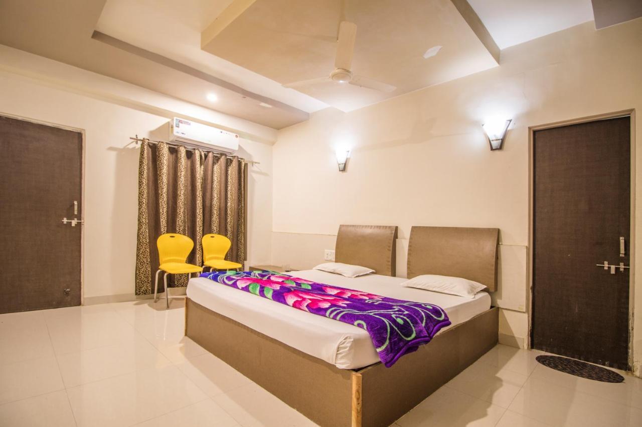 Hotel Yogiraj Palace Shegaon Dış mekan fotoğraf
