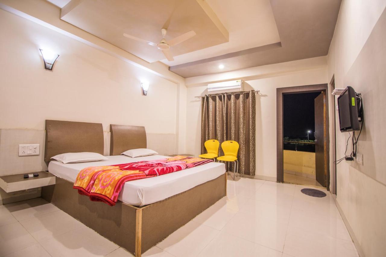 Hotel Yogiraj Palace Shegaon Dış mekan fotoğraf