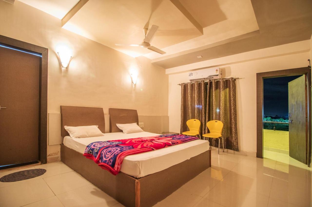 Hotel Yogiraj Palace Shegaon Dış mekan fotoğraf